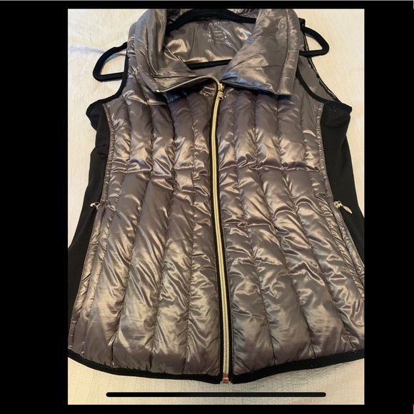 Calvin Klein Vest - Picture 6 of 8